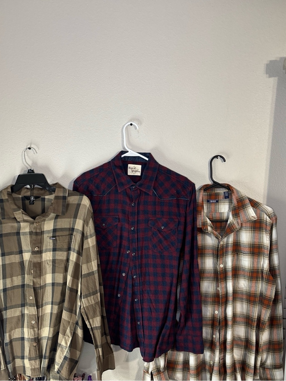 Lot of 3 Volcom, Izod & Age of Wisdom Men's Red, Navy, Tan Plaid Flannel Shirts